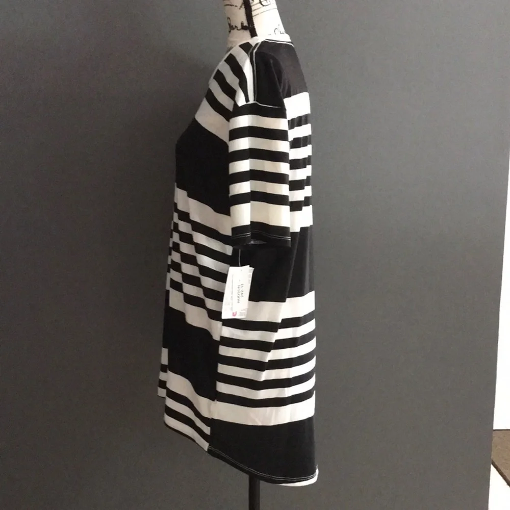 Black & White Striped Short-sleeved unisex tee | LuLaRoe Hudson - Picture 5 of 9